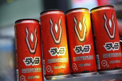 开云官网-打篮球标配能量饮料，来罐战马点燃球场高光时刻