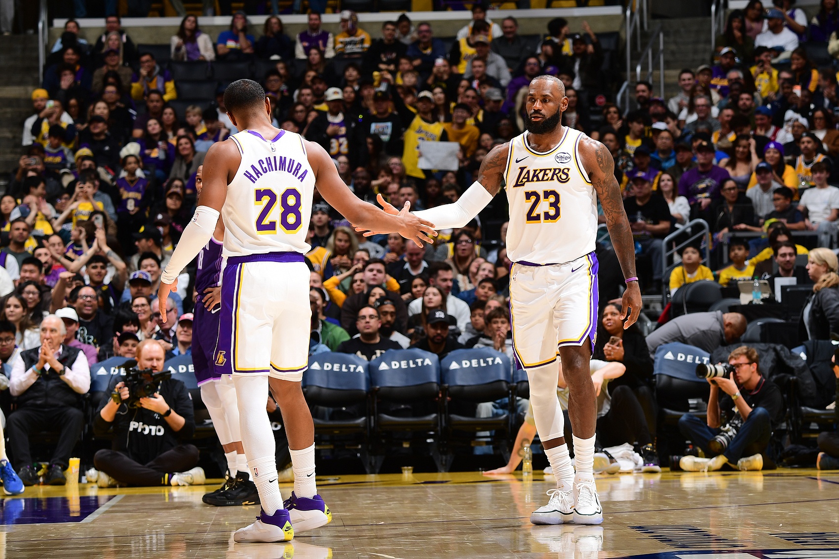 湖人官方：詹姆斯今日大概率出战雄鹿 八村塁将继续缺阵