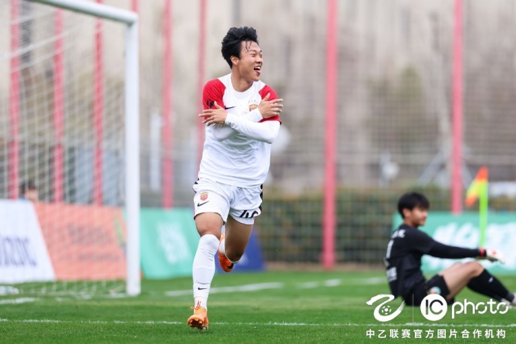 开云体育下载-上海海港富盛经开6-1上海赛更达，李圣龙双响杨黔东获处子球